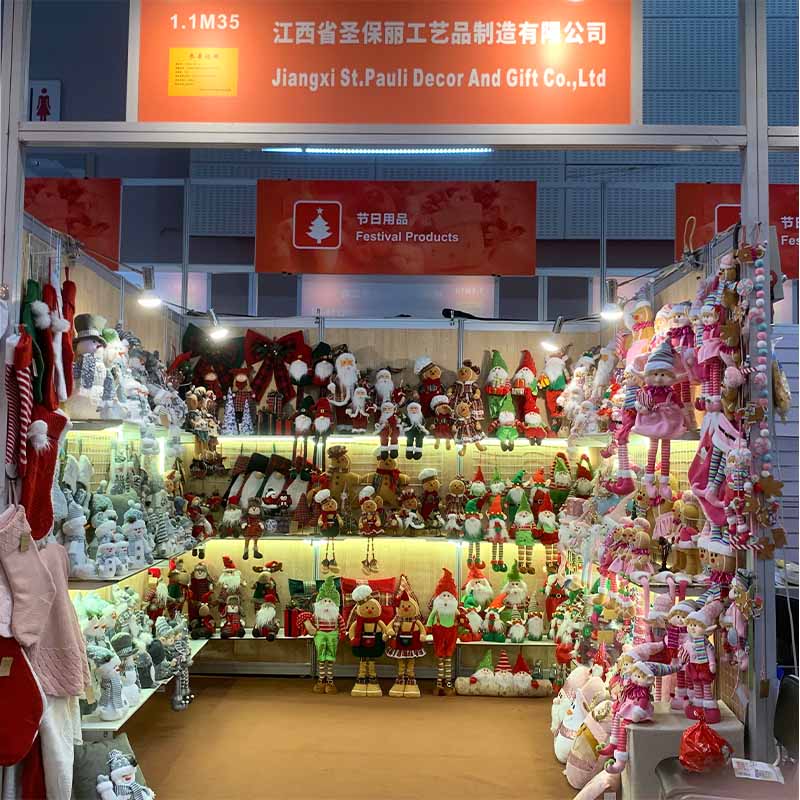 Display New Christmas Designs in the 134th Canton Fair-Stpauli